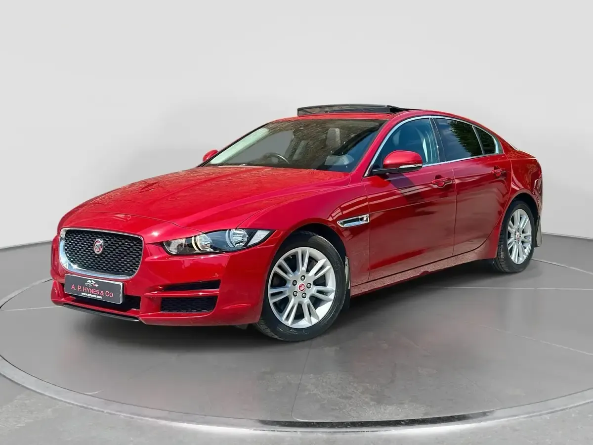 Used Jaguar XE Prestige 200 HP (147 kW) 2015 Red Sedan