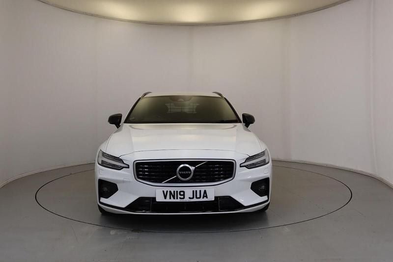 Used Volvo V60 R-Design Pro 148 HP (108 kW) 2019 White Estate
