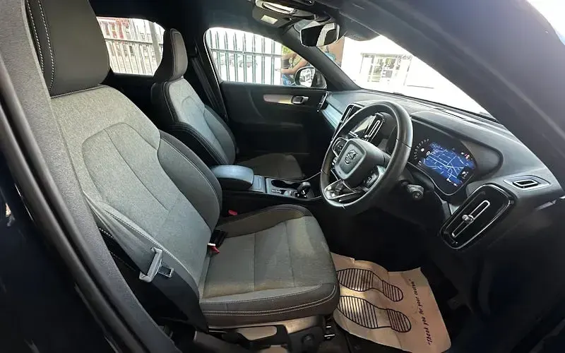 Used Volvo XC40 Core 163 HP (119 kW) 2023 Black SUV