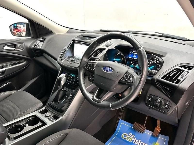 Usado Ford Kuga Zetec 150 HP (110 kW) 2017 Preto SUV