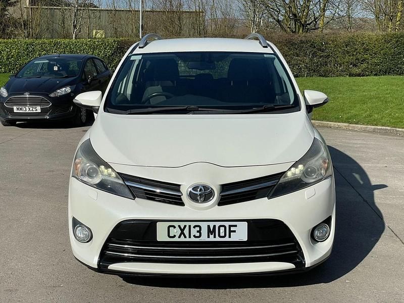 Used Toyota Verso 2013 White MPV