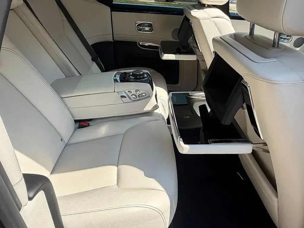 Used Rolls Royce Ghost 563 HP (414 kW) 2015 Grey Sedan