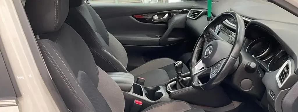 Used Nissan Qashqai N-Connecta 2019 White SUV