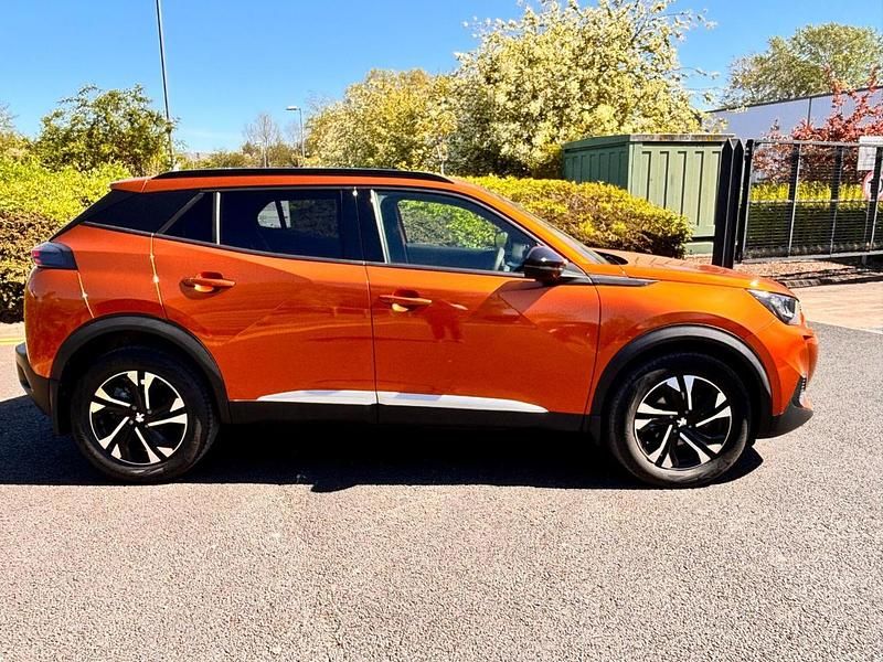 Używany Peugeot 2008 Allure+ 100 KM (73 kW) 2022 Pomarańczowy SUV