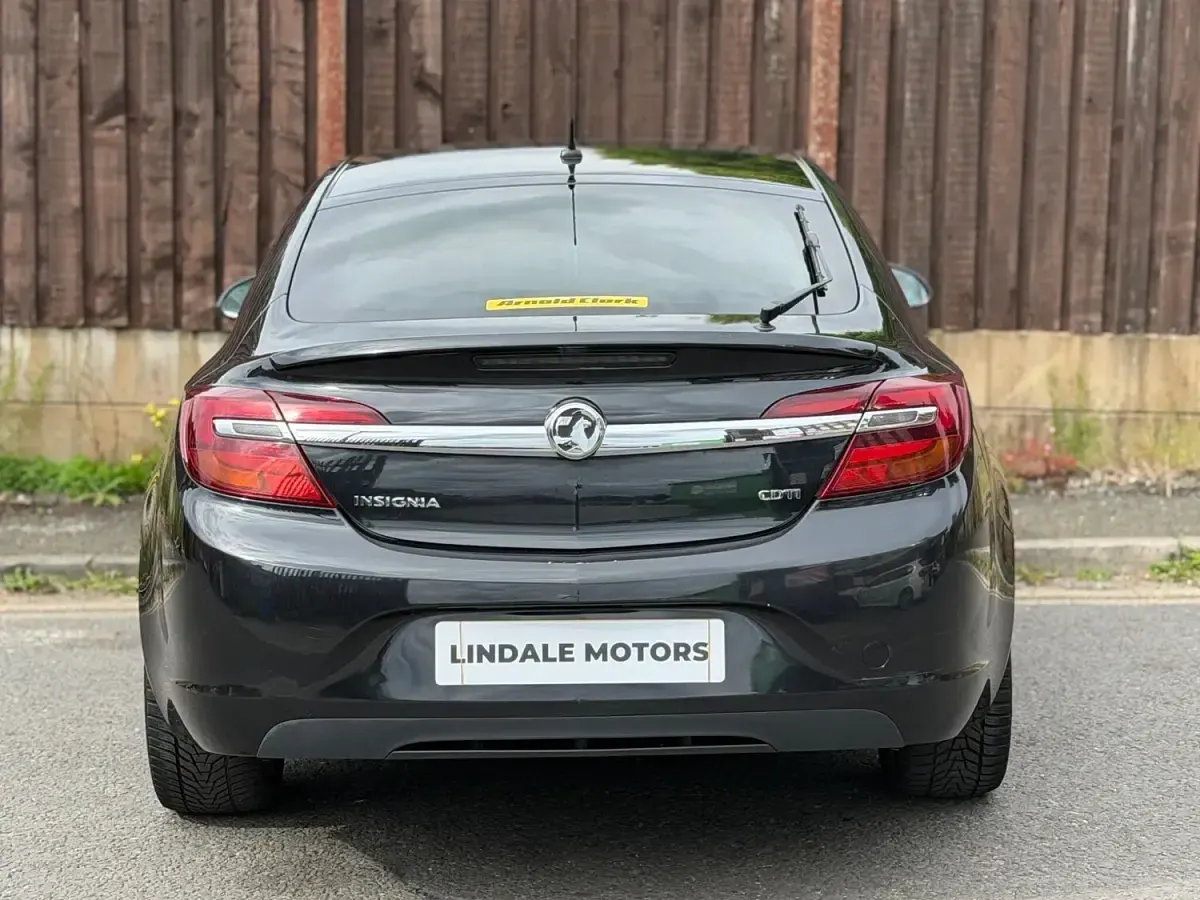 Used Vauxhall Insignia SRi 163 HP (119 kW) 2015 Black Hatchback