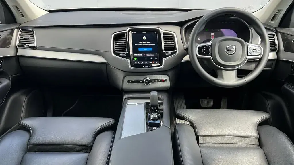 Used Volvo XC90 235 HP (172 kW) 2023 Silver SUV