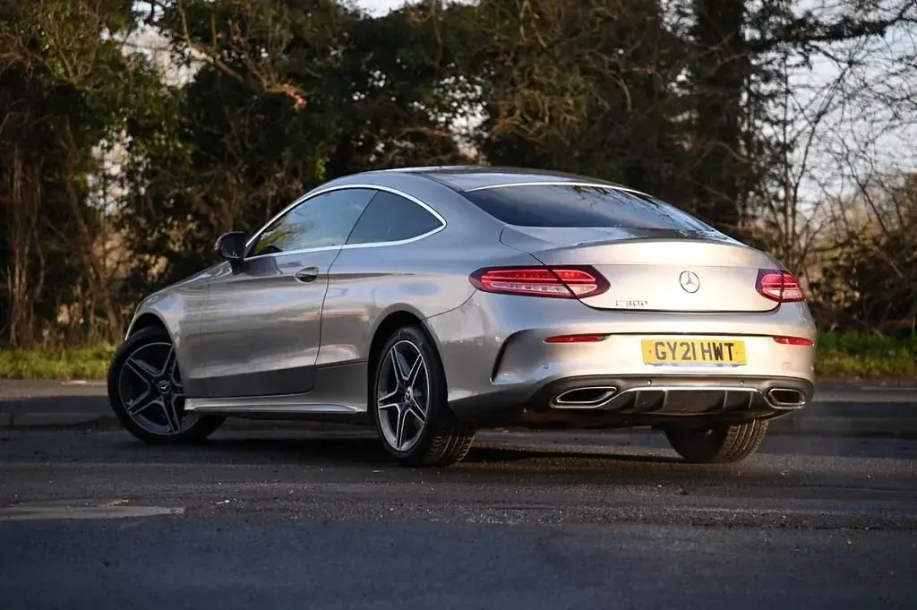 Second-hand Mercedes C300 AMG line 258 CP (189 kW) 2021 Argintiu Coupe