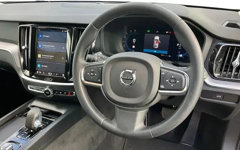 Używany Volvo V60 Core 163 KM (119 kW) 2022 Czarny Kombi