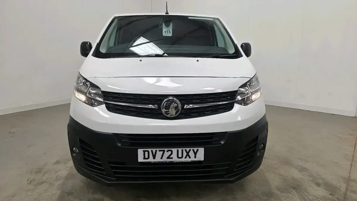 Used Vauxhall Vivaro 100 HP (73 kW) 2022 White MPV