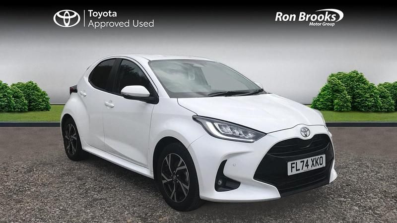 White Used 2024 Toyota Yaris Hybrid Design Hatchback | £19,750 (Fair price) - Image 1/4