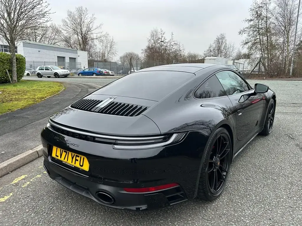 Usado Porsche 911 Carrera GTS 480 HP (353 kW) 2021 Preto Coupé