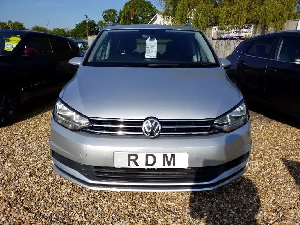 Second-hand VW Touran SE 115 CP (84 kW) 2019 Argintiu Monovolum