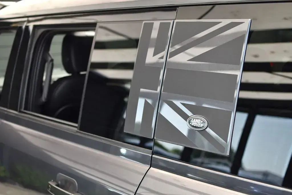 Used Land Rover Defender SE Dynamic 300 HP (220 kW) 2021 Grey SUV