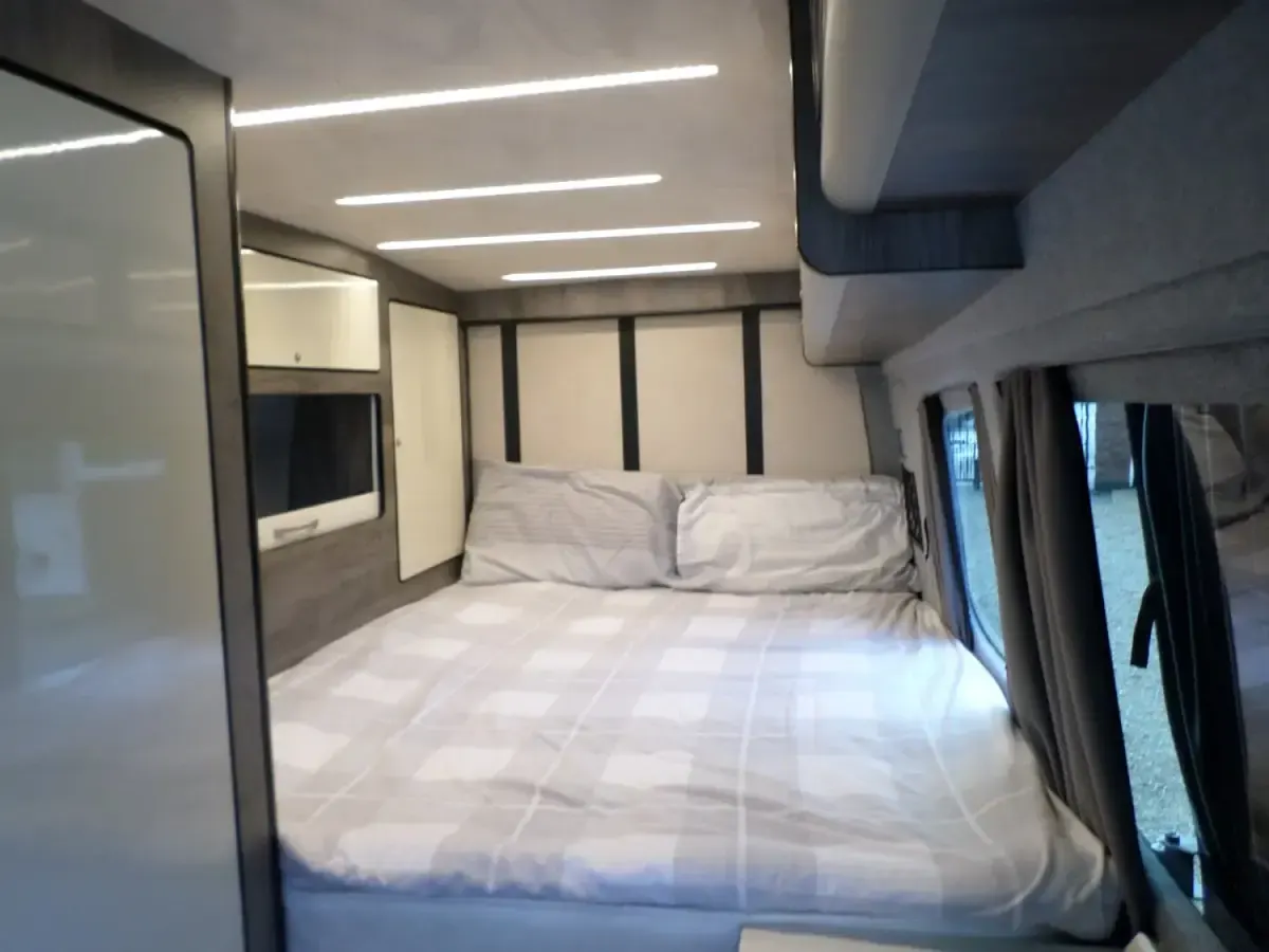 Begagnad VW Crafter Trendline 177 HK (130 kW) 2023 Blå Van