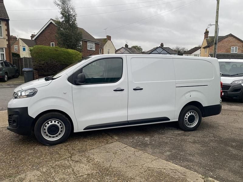 Używany Vauxhall Vivaro Sportive 2021 Biały Minivan