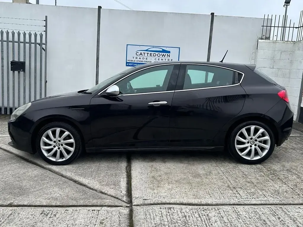 Used Alfa Romeo Giulietta Veloce 140 HP (102 kW) 2012 Black Hatchback