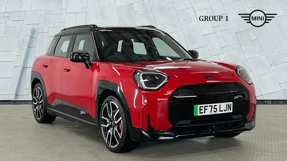 Begagnad Mini Cooper 186 kW (254 HK) 2025 Röd Halvkombi