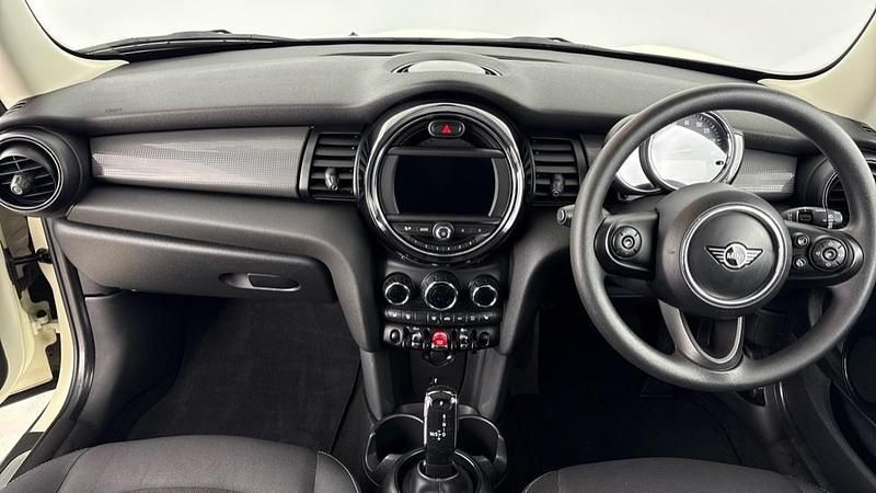 Used Mini Cooper Classic 134 HP (98 kW) 2020 White Hatchback