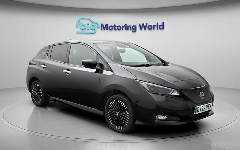Begagnad Nissan Leaf Tekna 160 kW (218 HK) 2022 Svart Halvkombi