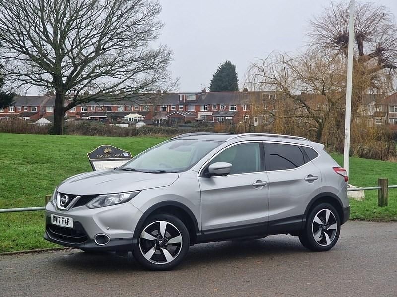 Used Nissan Qashqai N-Connecta 130 HP (95 kW) 2017 Silver SUV