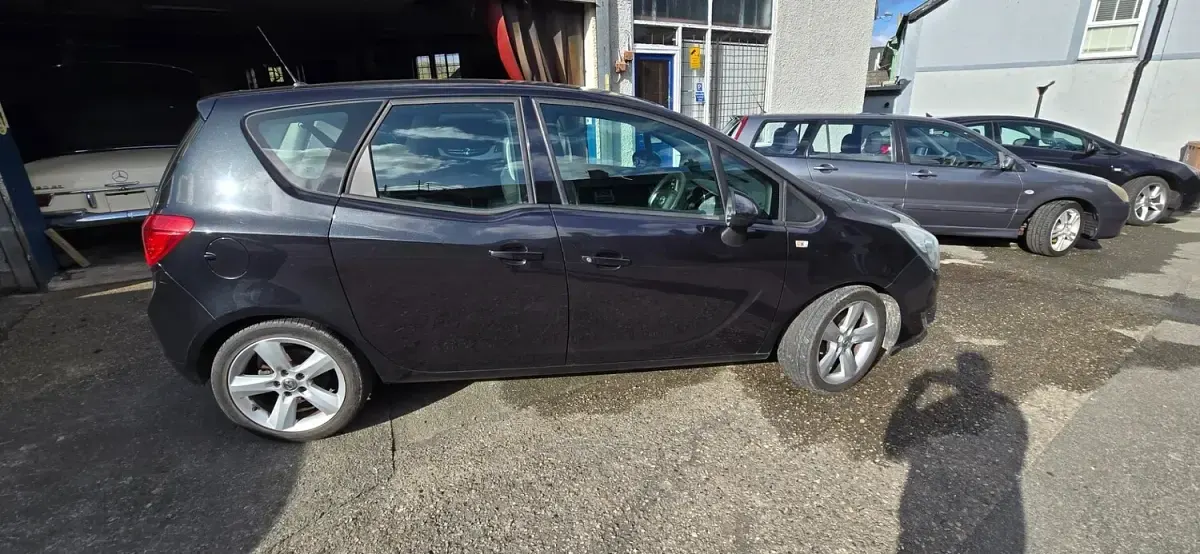 Used Vauxhall Meriva 2015 Black MPV