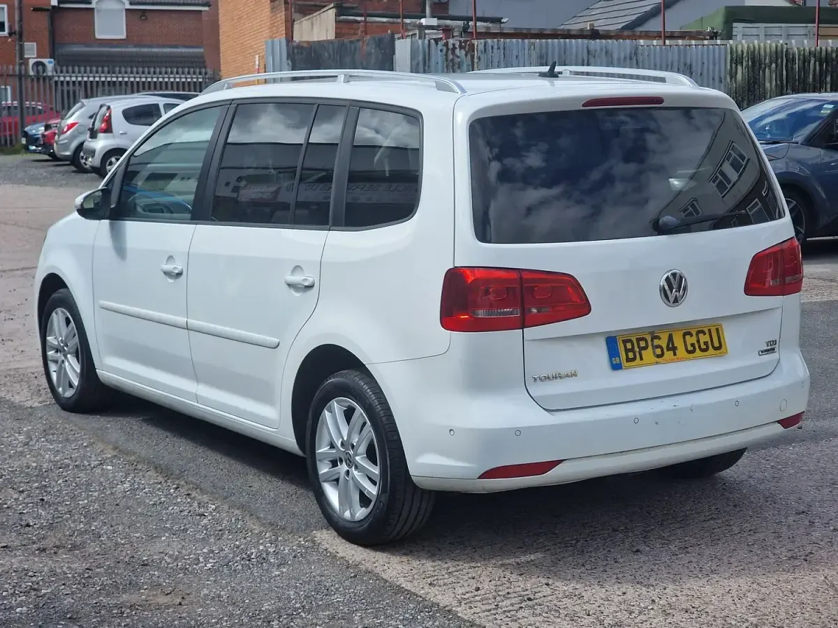 Used VW Touran SE 105 HP (77 kW) 2015 White MPV
