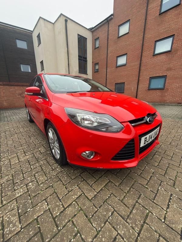 Used Ford Focus Titanium 105 HP (77 kW) 2014 Red Hatchback
