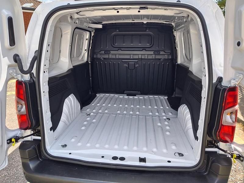 Used Peugeot Partner 2024 White MPV