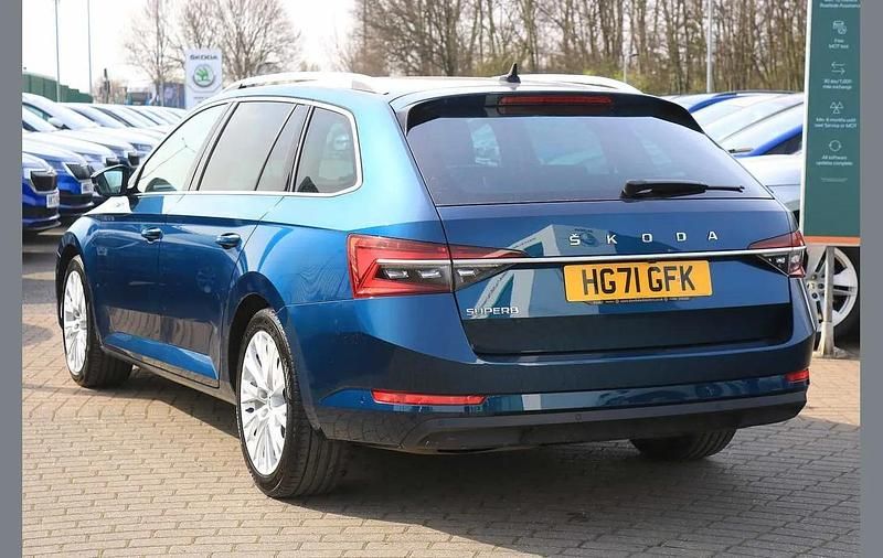 Used Skoda Superb SE L 147 HP (108 kW) 2022 Petrol blue metallic Estate