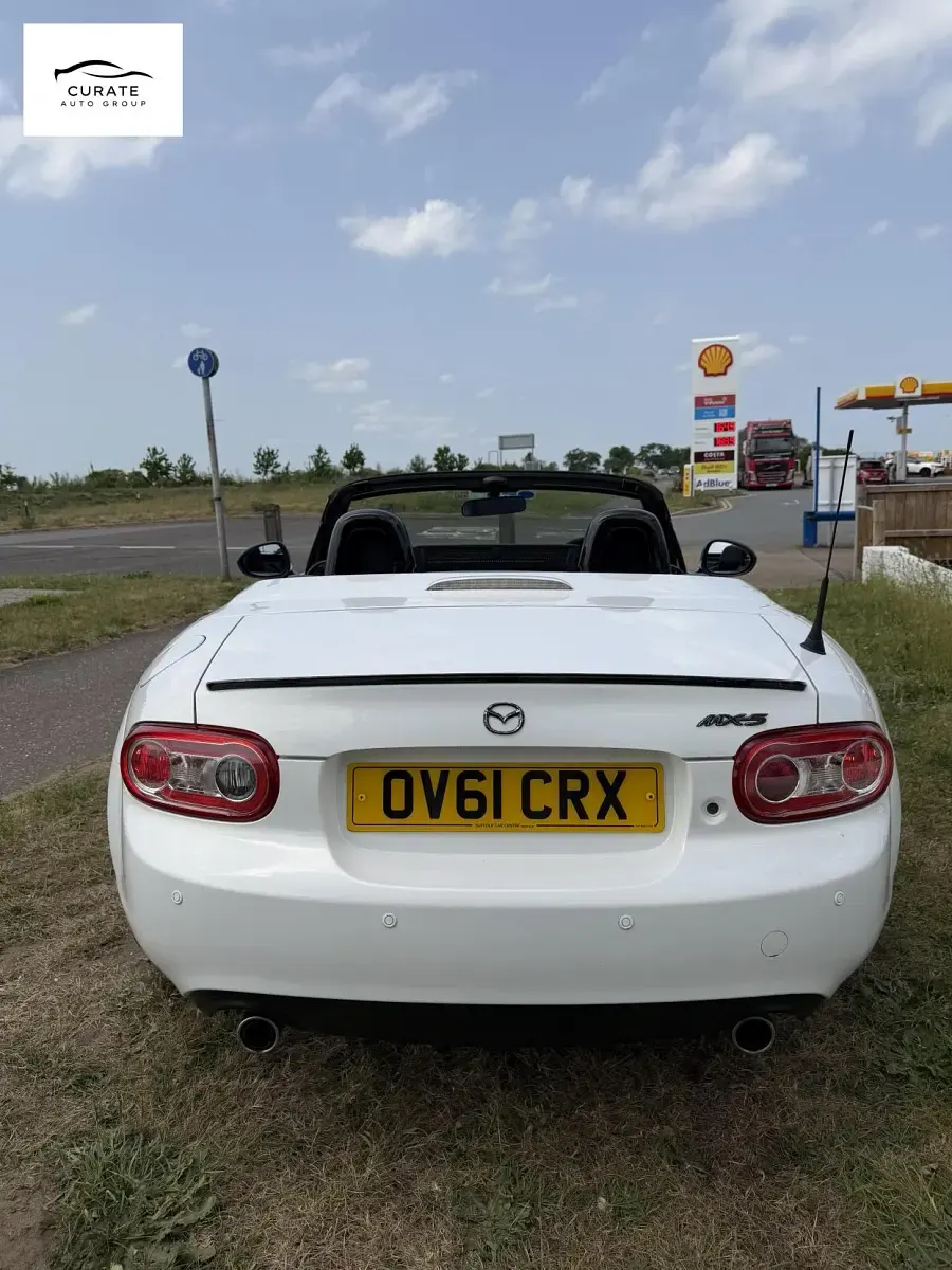 Used Mazda MX5 Inclusive 160 HP (117 kW) 2011 Multicoloured Cabriolet