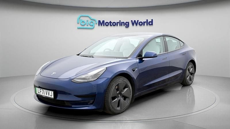 Used Tesla Model 3 Standard Range Plus 222 kW (302 HP) 2021 Blue Sedan