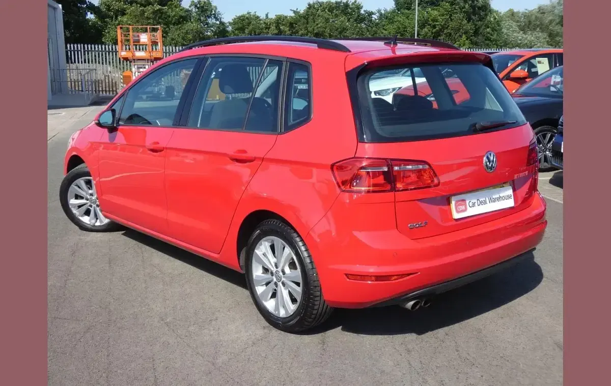 Used VW Golf Sportsvan SE 123 HP (90 kW) 2016 Red MPV