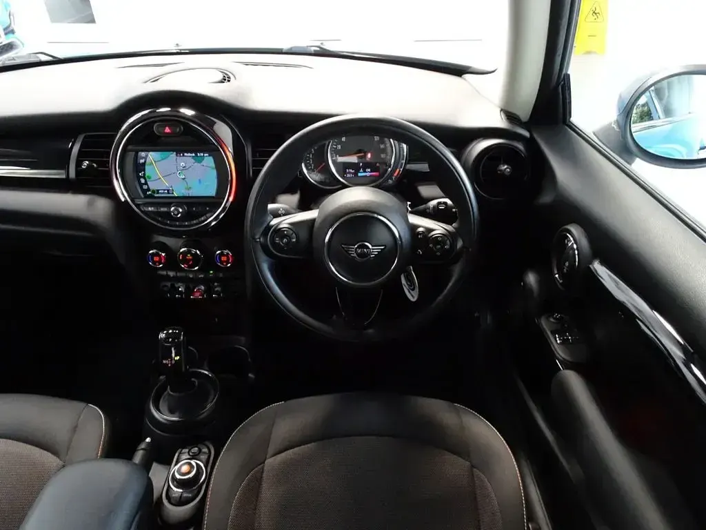 Used Mini Cooper Hatch 136 HP (100 kW) 2018 Blue Hatchback