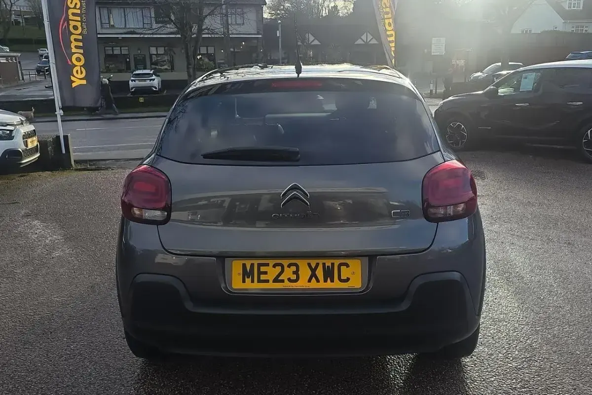 Usado Citroën C3 PureTech 108 CV (79 kW) 2023 Gris Utilitario