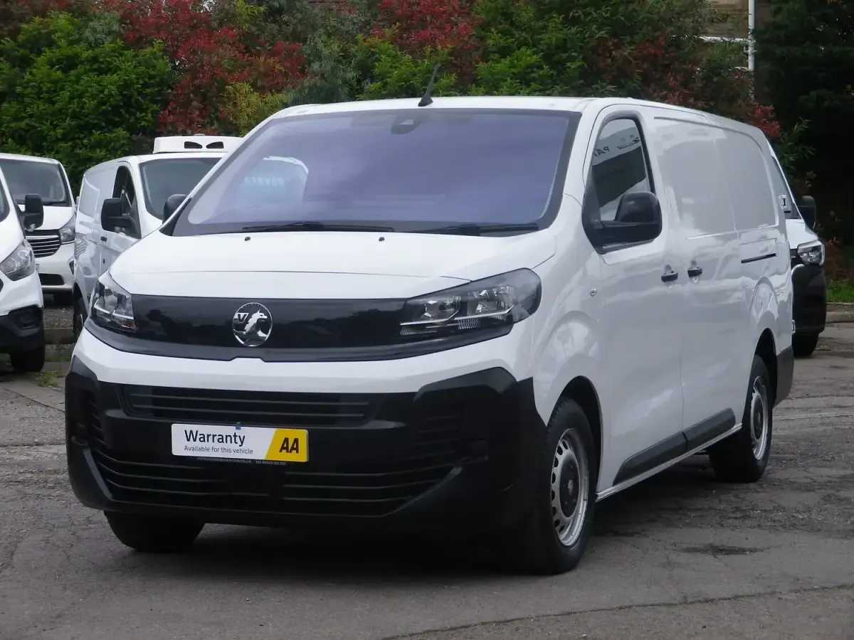 Used Vauxhall Vivaro 150 HP (110 kW) 2024 White MPV