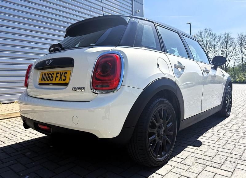 Używany Mini Cooper Hatch 2016 Beżowy Hatchback