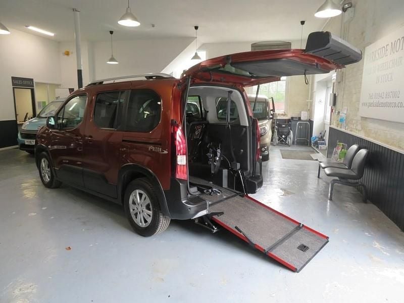 Bronze Used 2021 Peugeot Rifter Allure Premium MPV | £19,990 (Fair price) - Image 1/3