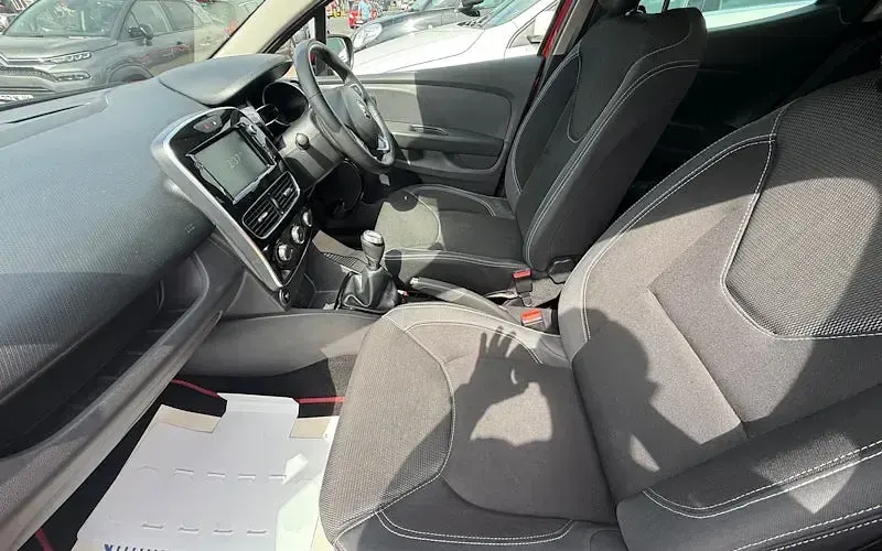 Used Renault Clio Iconic 90 HP (66 kW) 2019 Red Hatchback