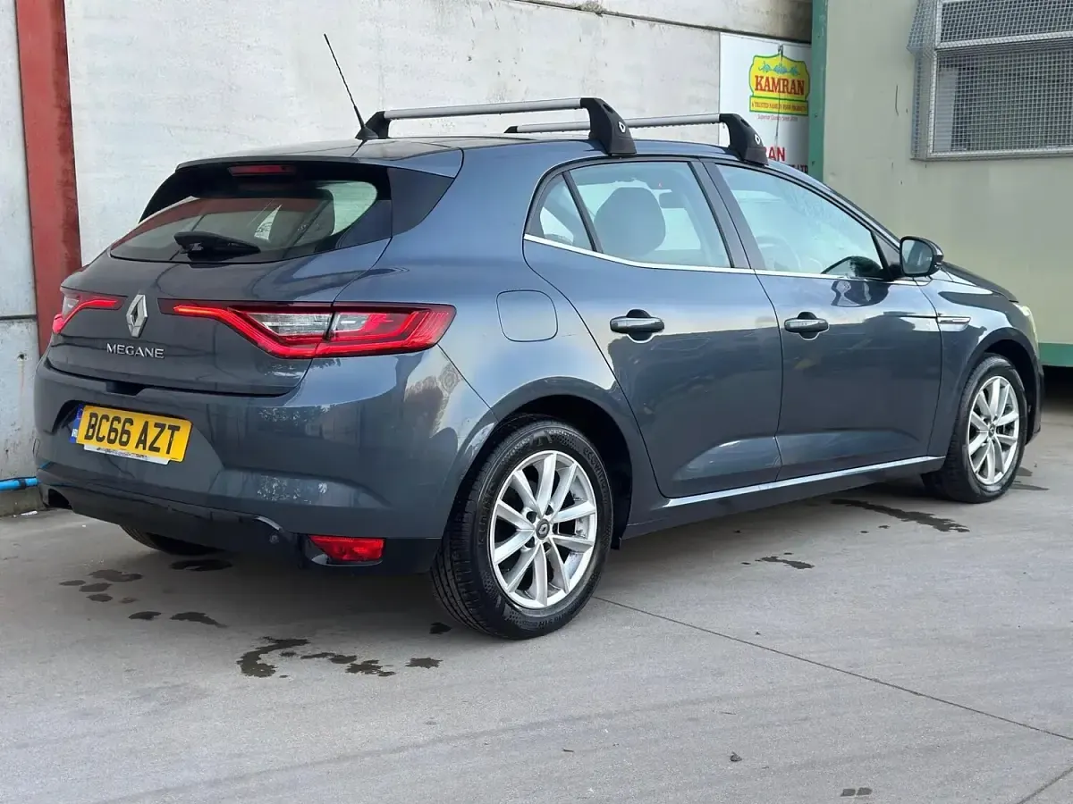 Used Renault Mégane Dynamique 2017 Grey Hatchback
