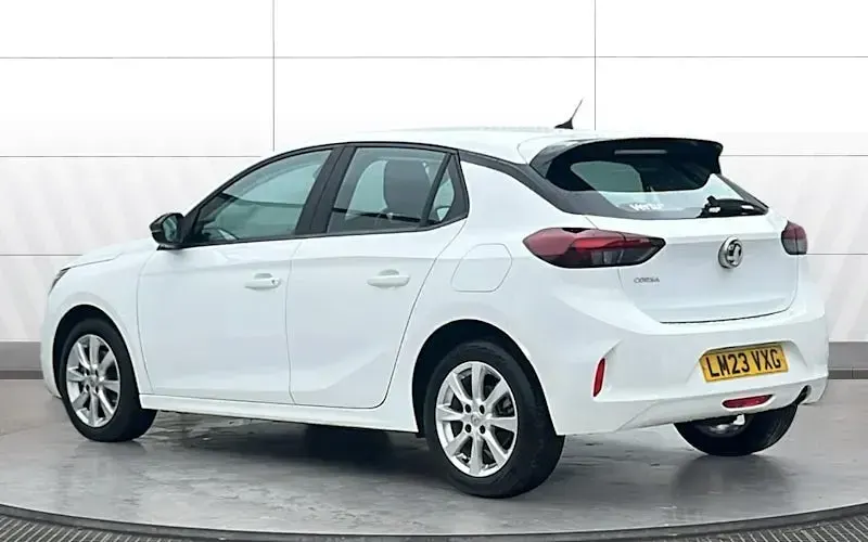 Used Vauxhall Corsa Design Edition 101 HP (74 kW) 2023 White Hatchback