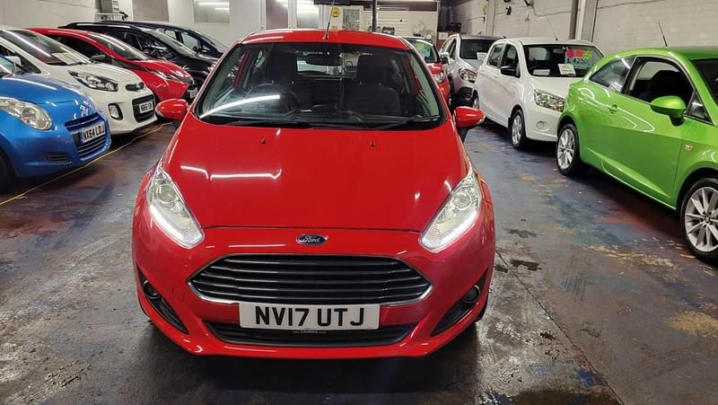 Used Ford Fiesta Zetec 82 HP (60 kW) 2017 Red Hatchback