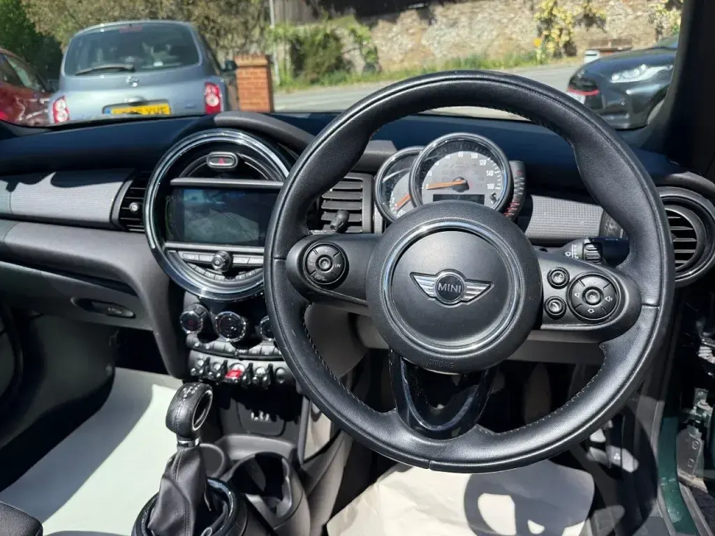 Begagnad Mini Cooper Cabriolet 2017 Grön Cab