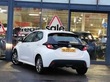 Used Toyota Yaris Hybrid 116 HP (85 kW) 2023 White Hatchback