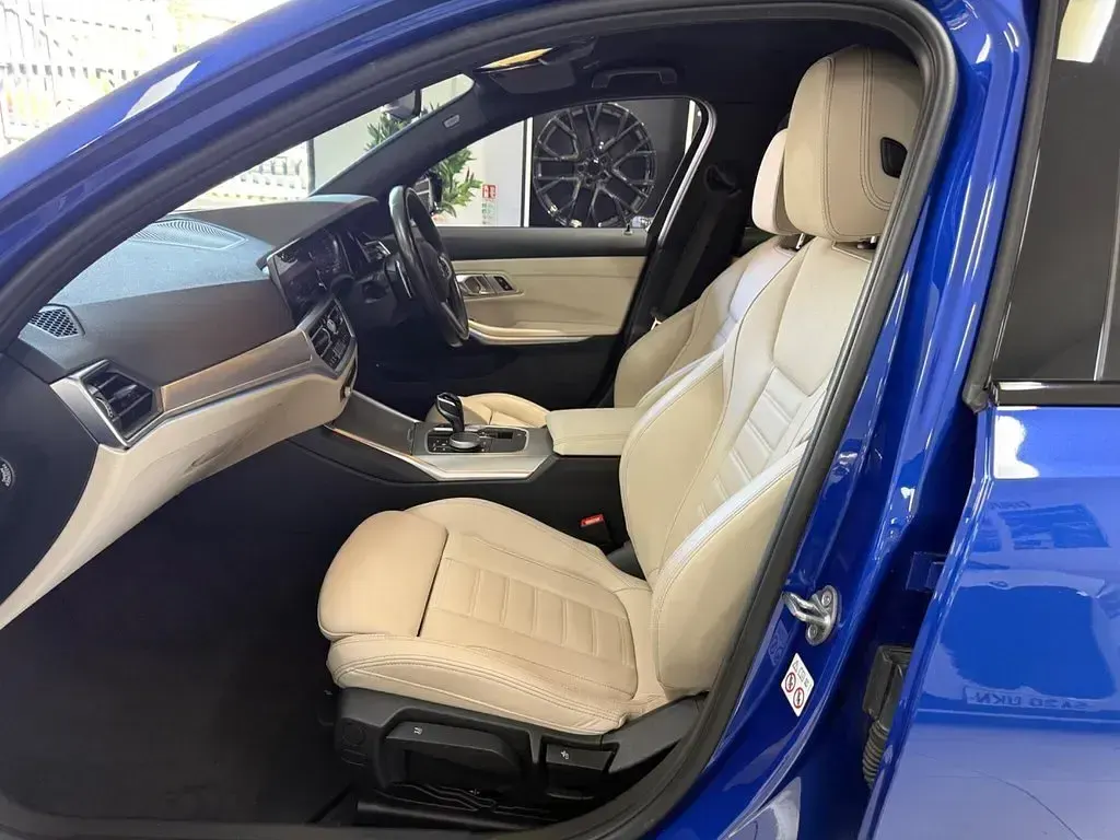 Begagnad BMW 330e M Sport 288 HK (211 kW) 2022 Blå Kombi