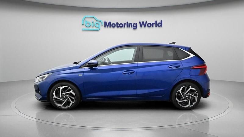 Used Hyundai i20 Premium 100 HP (73 kW) 2023 Blue Hatchback