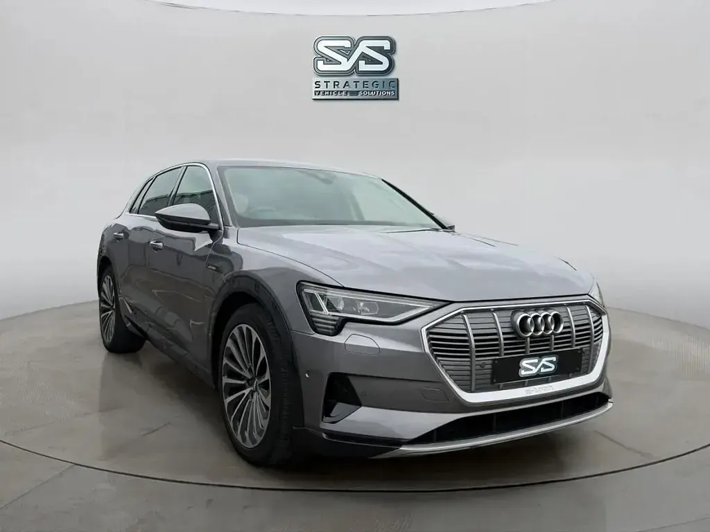 Usado Audi e-tron Advanced 300 kW (408 CV) 2019 Gris SUV