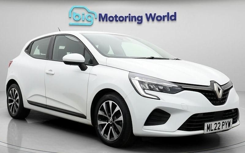 Used Renault Clio V Iconic 90 HP (66 kW) 2022 White Hatchback