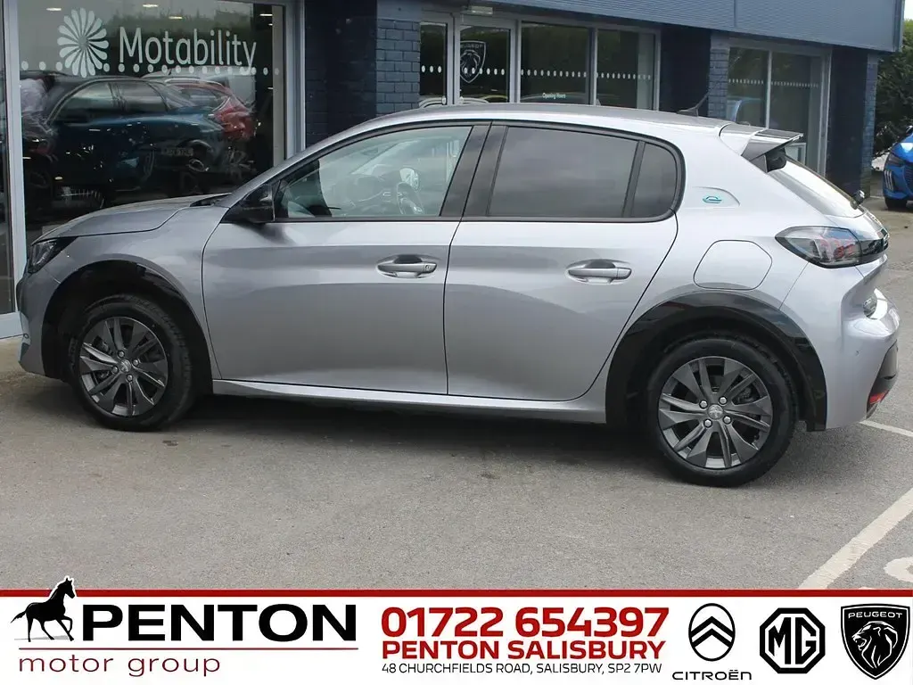 Second-hand Peugeot e-208 Allure Premium 100 kW (136 CP) 2022 Gri Hatchback