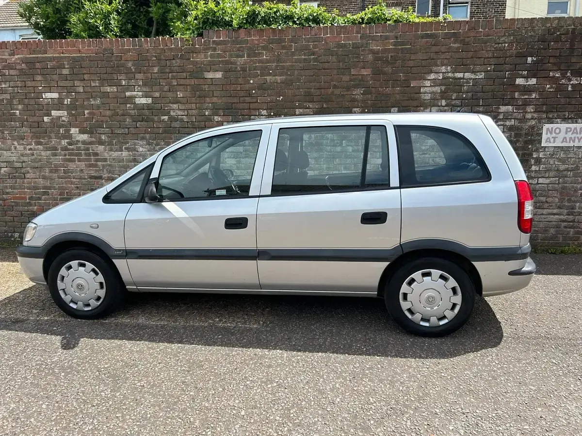 Used Vauxhall Zafira Club 123 HP (90 kW) 2003 Silver MPV