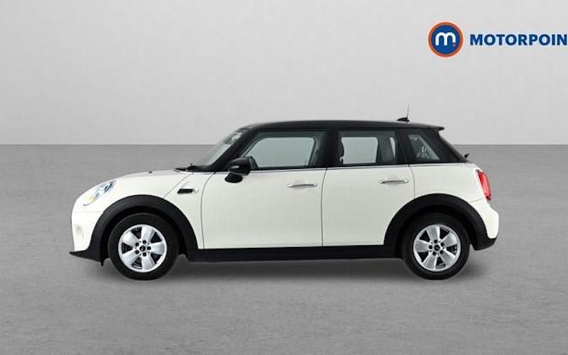Begagnad Mini Cooper Classic 136 HK (100 kW) 2019 Vit Halvkombi